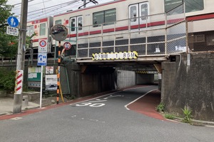 制限高さ1.85mの低いガード、元は道路ではなかった?…南千住~北千住 画像